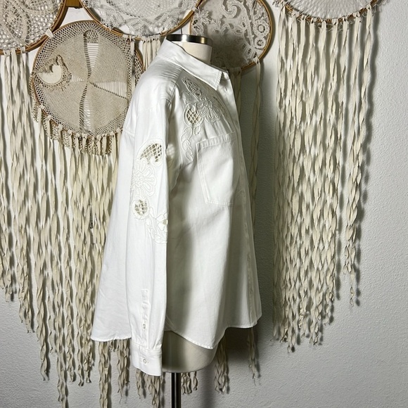 Super Natural by Secret Mission Cotton Twill Eyelet Everly Shirt Jacket In Ecru - Picture 12 of 14